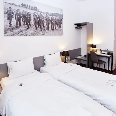 Koszary Arche 3* Góra Kalwaria