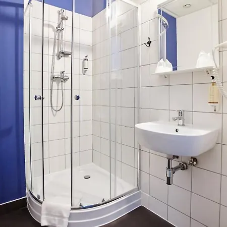 Koszary Arche 3*
