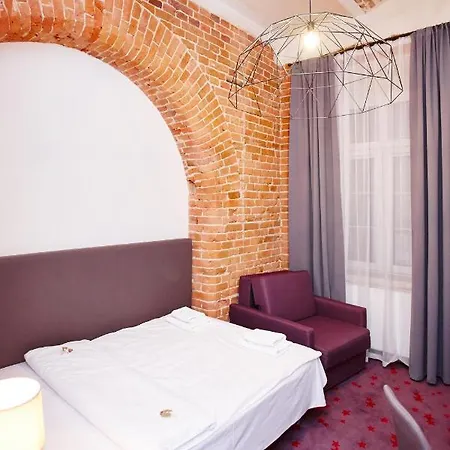 Koszary Arche 3* Góra Kalwaria