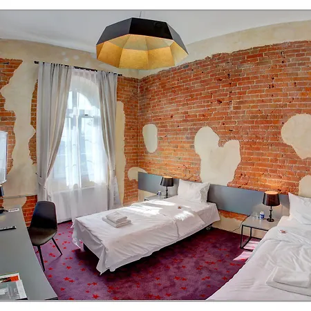 Koszary Arche 3*