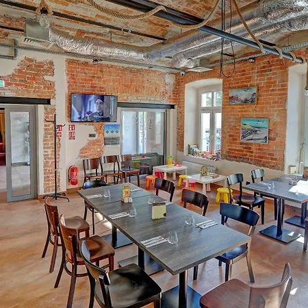 Koszary Arche 3*