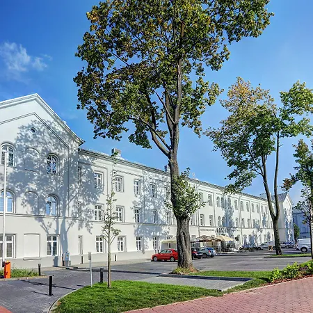 Koszary Arche 3*
