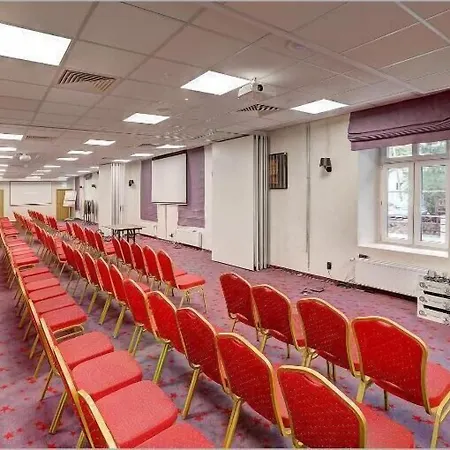 Koszary Arche 3* Góra Kalwaria