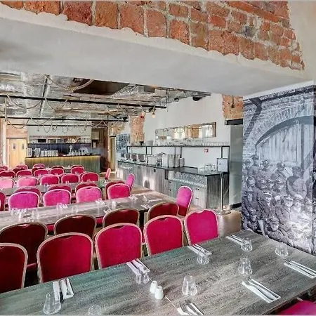 Koszary Arche Hotell Góra Kalwaria