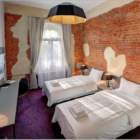 Koszary Arche 3* Góra Kalwaria