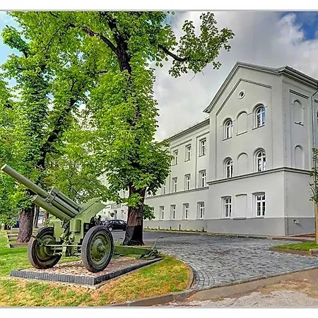 Koszary Arche 3*