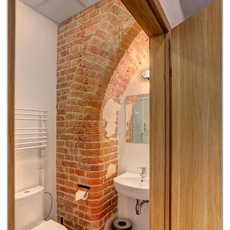 Koszary Arche 3* Góra Kalwaria