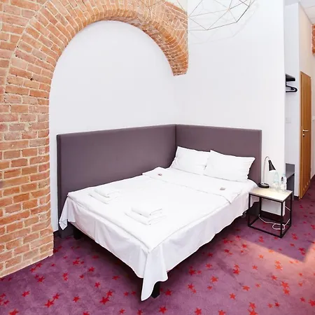Koszary Arche 3* Góra Kalwaria