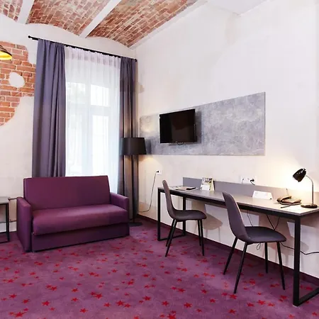 Koszary Arche 3* Góra Kalwaria