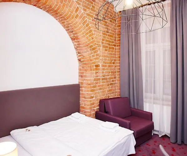 Koszary Arche 3* Góra Kalwaria