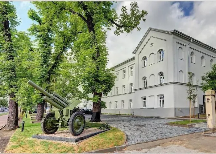 Koszary Arche 3* Góra Kalwaria