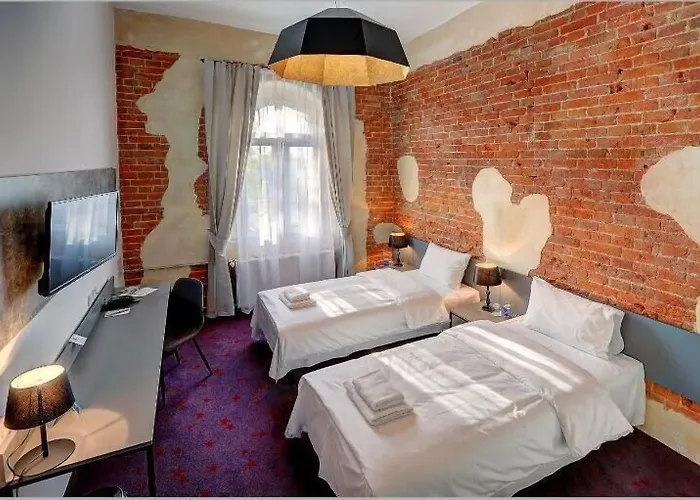 Koszary Arche 3* Góra Kalwaria