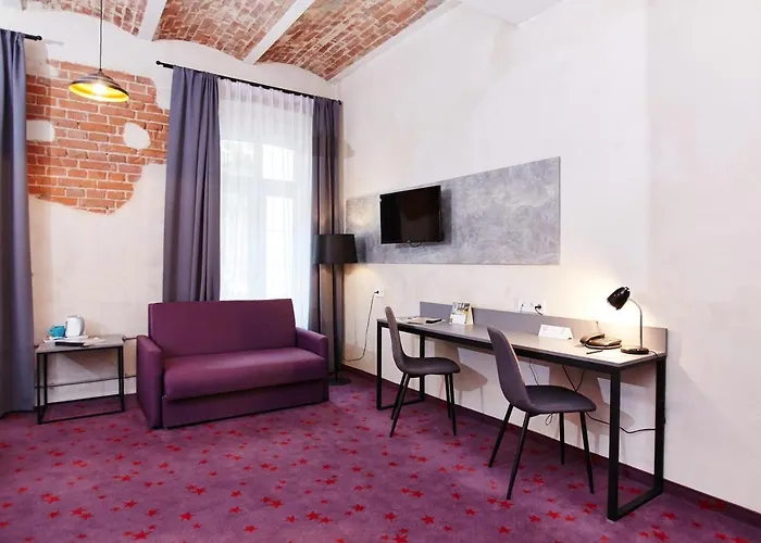 Koszary Arche 3* Góra Kalwaria